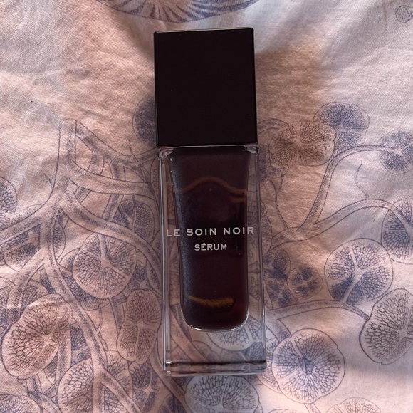 Givenchy Le Soin Noir Sérum - Picture 3 of 7